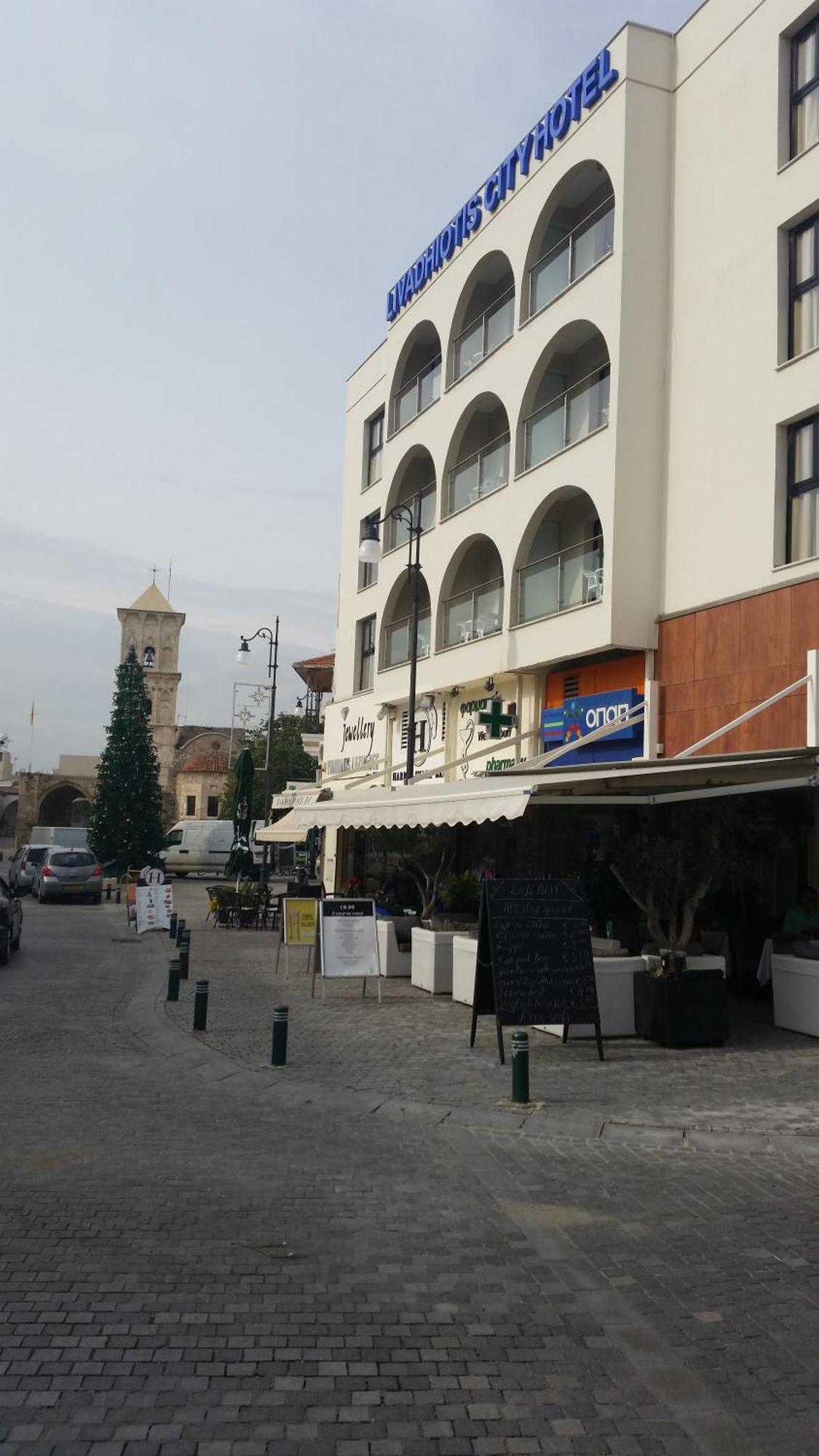 Livadhiotis City Hotel ลาร์นาคา ภายนอก รูปภาพ